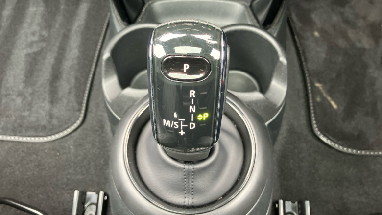 MINI Hatchback 1.5 Cooper Exclusive 5dr Auto [Comfort/Nav Pack] Petrol Hatchback